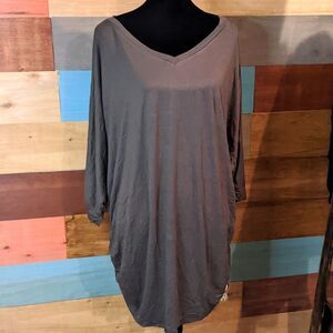 🎉hp🎉2/$30 nwt 5x olive green side shirt super soft v-neck tee 3/4 sleeve